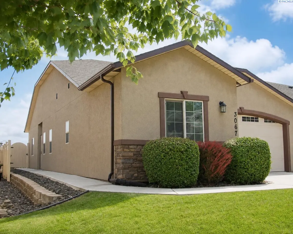 3067 S Dennis Place, Kennewick, WA 99337-2819