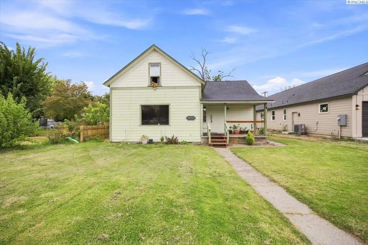 1424 Grant Ave, Prosser, WA 99350