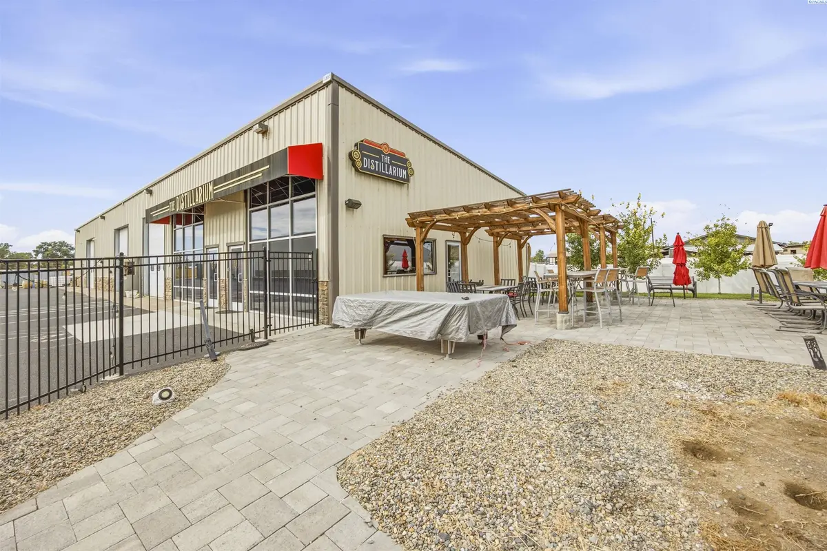 2305 Industry Ln, Yakima, WA 98901