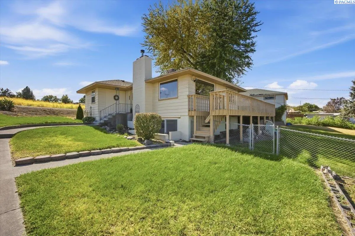 1203 N Keller St., Kennewick, WA 99336-1521