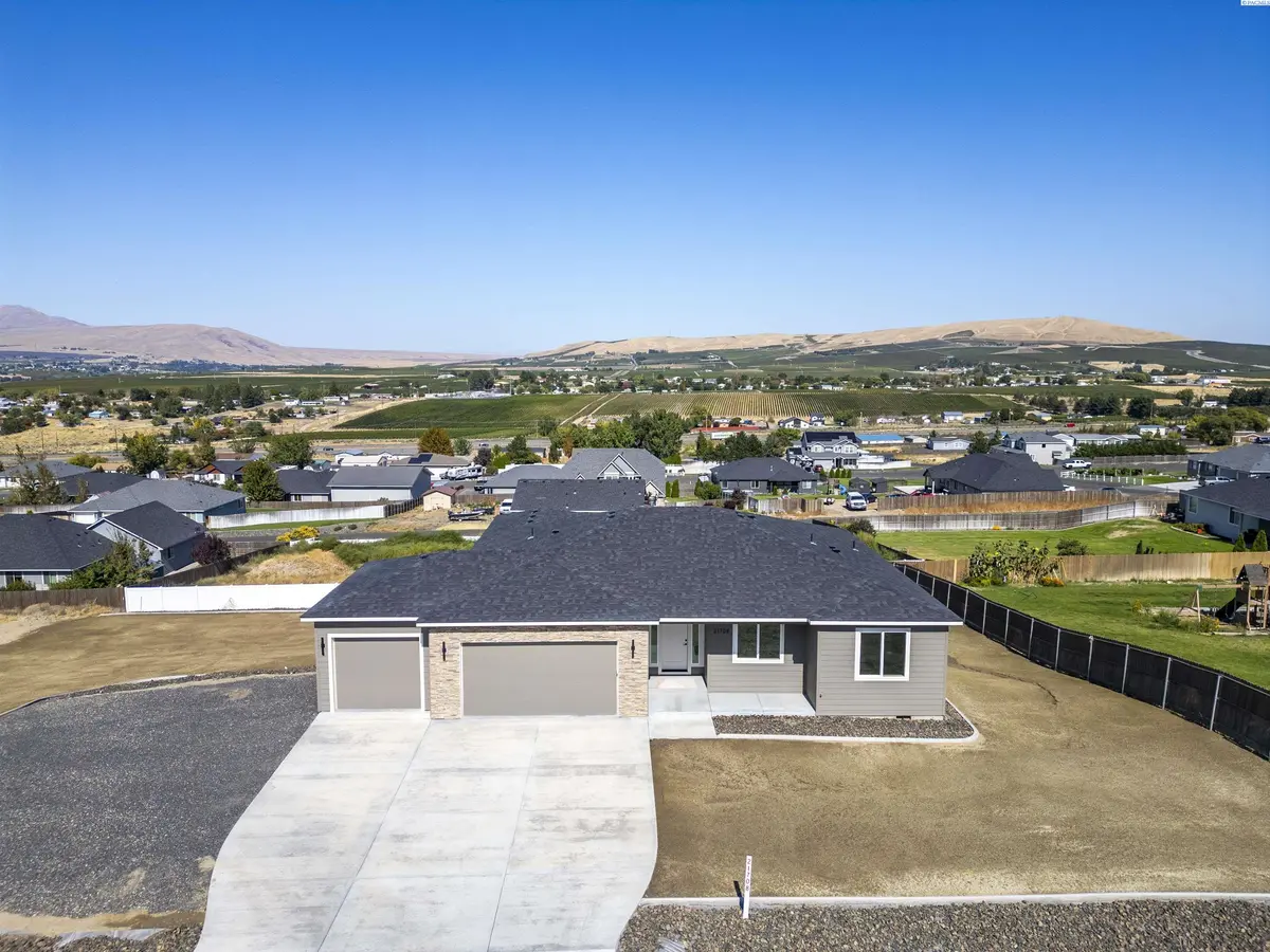 21708 E Plum Place, Benton City, WA 99320