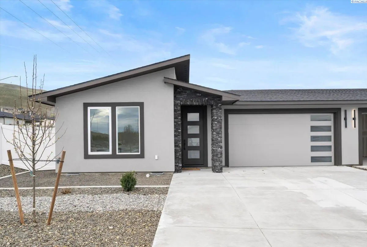 1102 Fairhaven Loop, Richland, WA 99352
