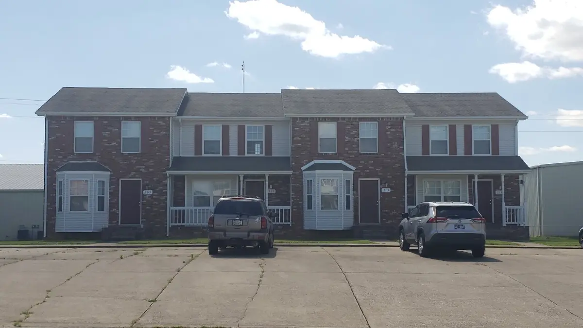 211 Tree Line Dr, Oak Grove, KY 42262