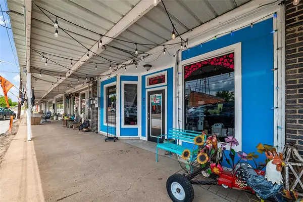 211-213 Main Street, Maypearl, TX 76064