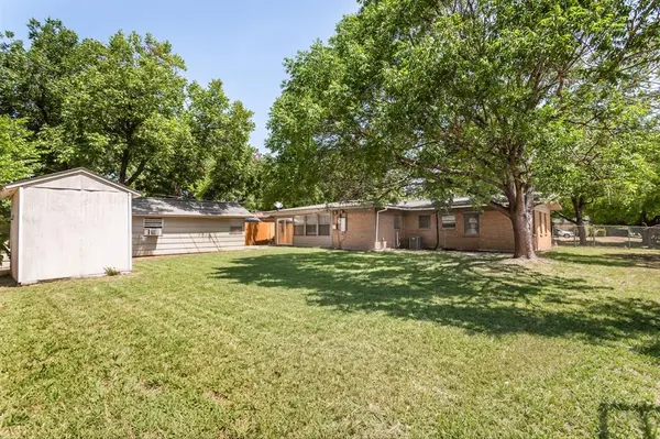 1203 Sunnybrook Drive, Irving, TX 75061