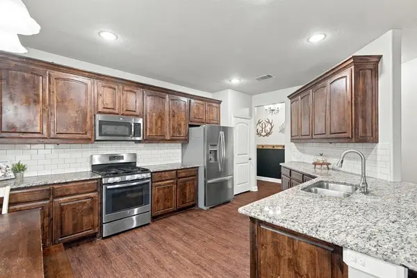 28 S Highland Drive, Sanger, TX 76266