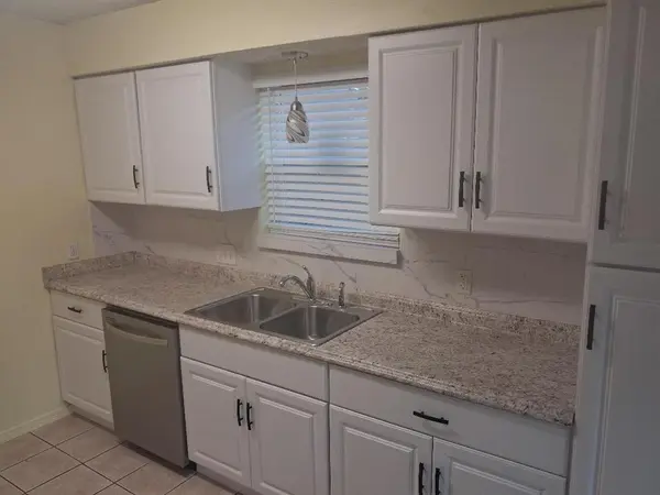 2206 Sexton Drive, Arlington, TX 76015