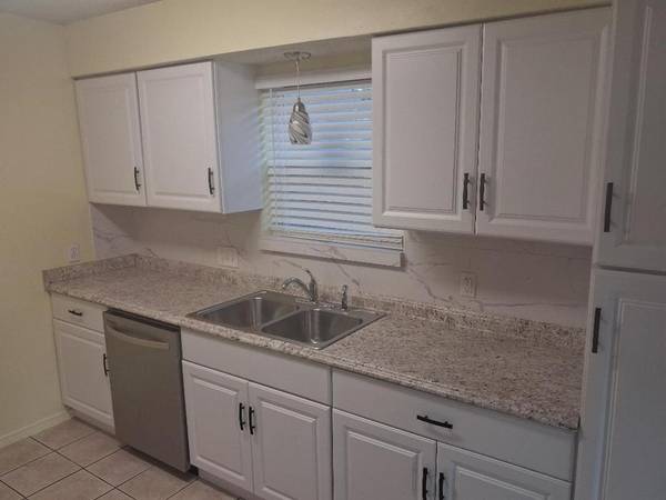 2206 Sexton Drive, Arlington, TX 76015