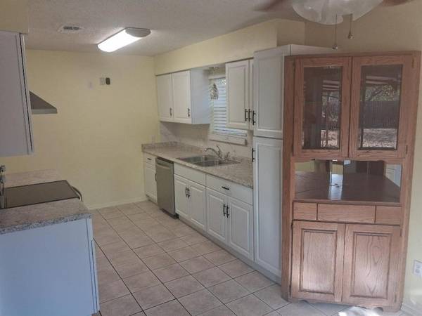 2206 Sexton Drive, Arlington, TX 76015