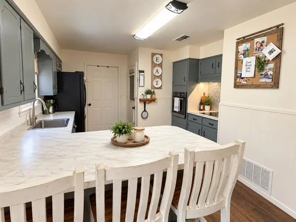 304 S Norma Drive, Lacy Lakeview, TX 76705