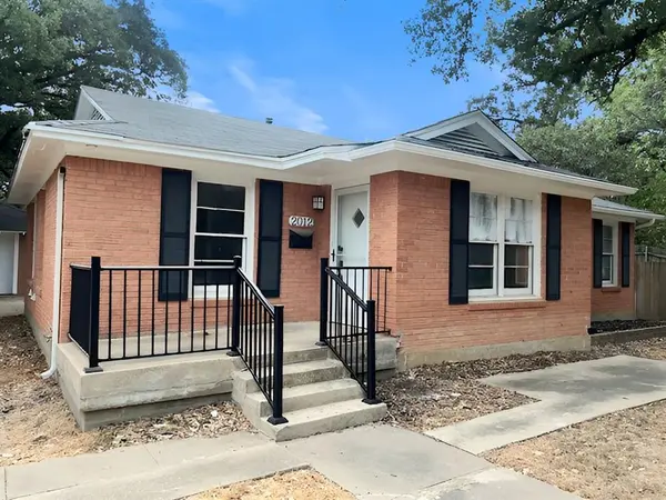 2012 Watauga Court W, Fort Worth, TX 76111
