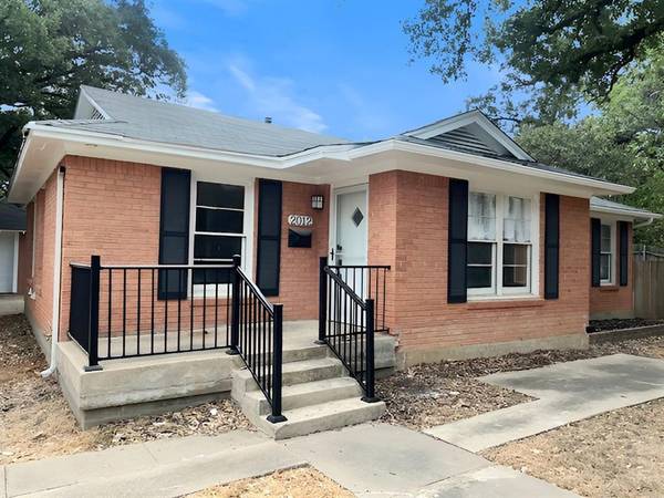 2012 Watauga Court W, Fort Worth, TX 76111