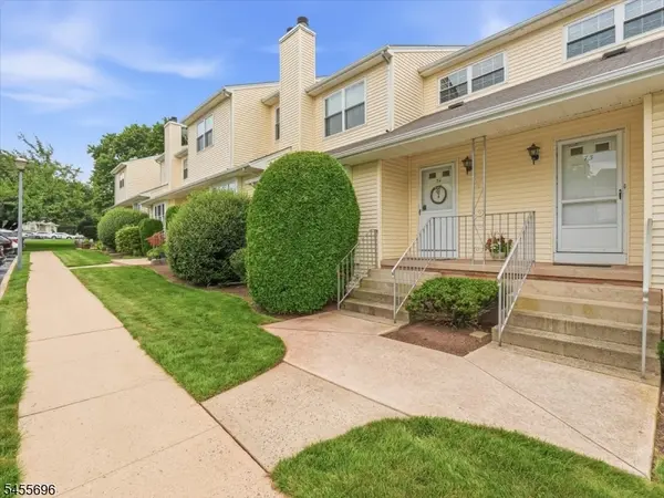 74 Freemont Ct, Franklin Twp., NJ 08873