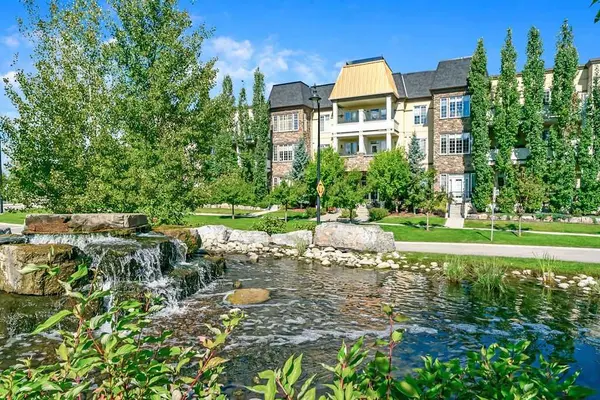 39 Quarry Gate SE #205, Calgary, AB T2X 3X2