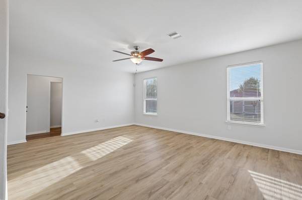 128 Leon River LOOP, Hutto, TX 78634