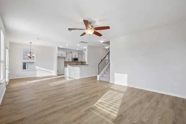 128 Leon River LOOP, Hutto, TX 78634