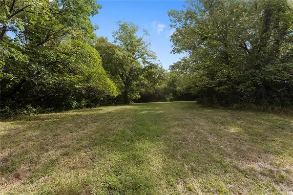 3122 S Owens School RD, Independence, MO 64057