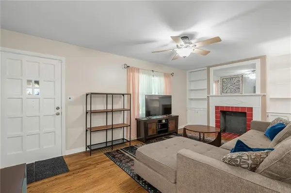 2308 NE 52nd TER, Kansas City, MO 64118