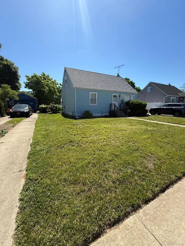150 Oriole RD, Levittown, NY 11756