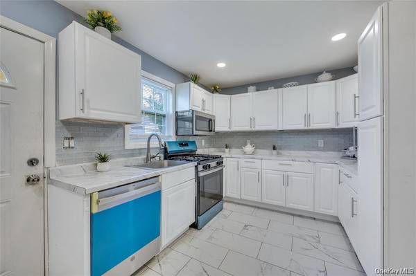 178 Warwick RD, Elmont, NY 11003