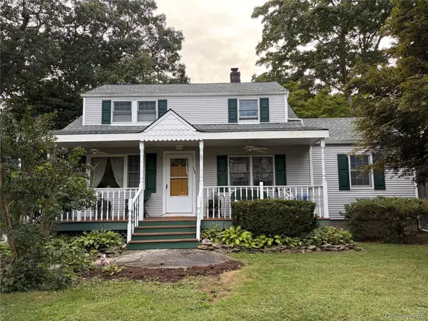240 Washington AVE, Smithtown, NY 11780