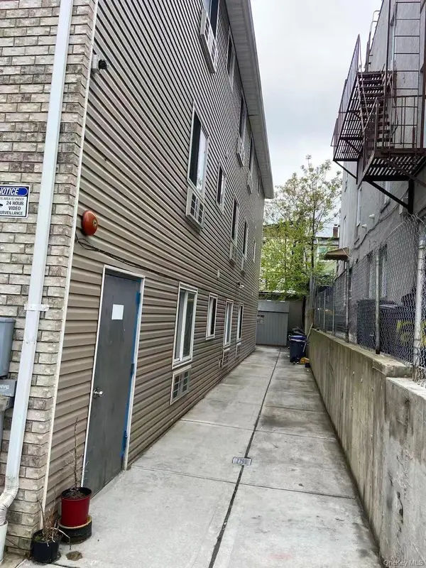 1233 Beach AVE, Bronx, NY 10472