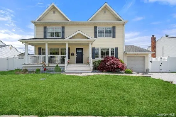 47 Syosset CIR, Syosset, NY 11791