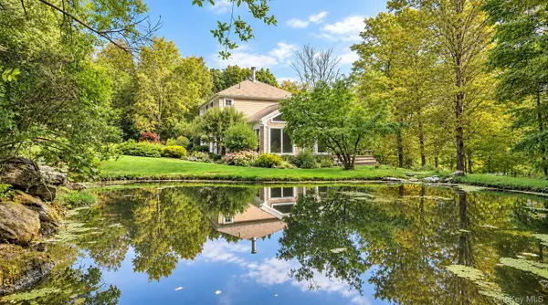 63 Knapp Hollow LN, Hillsdale, NY 12529