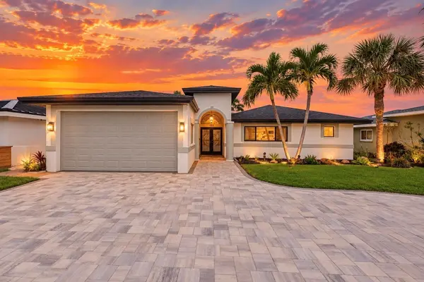 166 BAYSIDE DR, Clearwater Beach, FL 33767