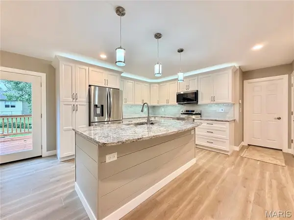 609 Johnny DR, Maryville, IL 62062