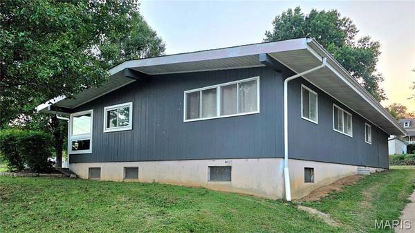 601 W 9th ST, Washington, MO 63090
