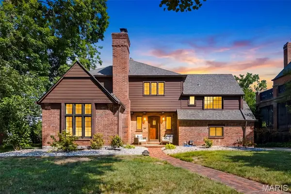 7747 Mohawk PL, Clayton, MO 63105