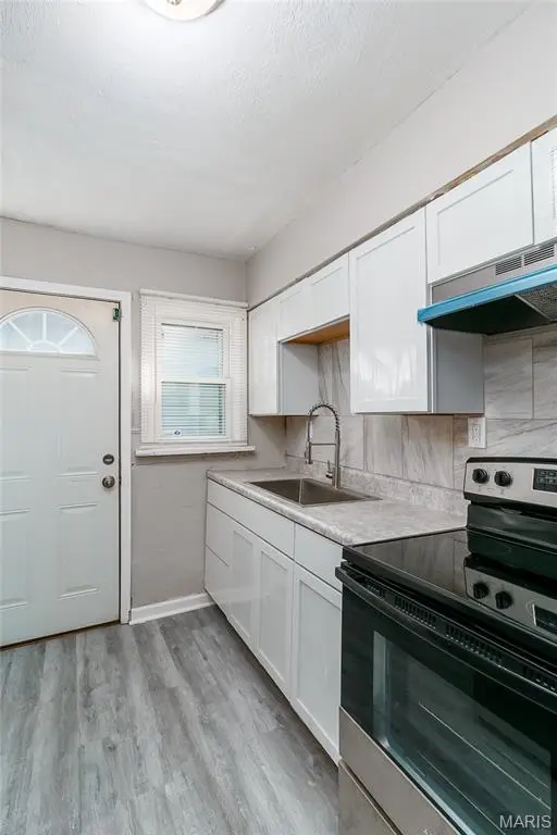 609 Belmont PL, St Louis, MO 63135