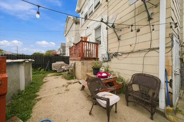 4937 W Melrose ST, Chicago, IL 60641