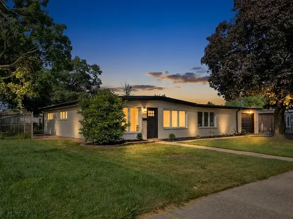 7906 W 98th ST, Hickory Hills, IL 60457