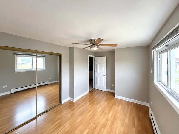 9307 W Irving Park RD #20, Schiller Park, IL 60176