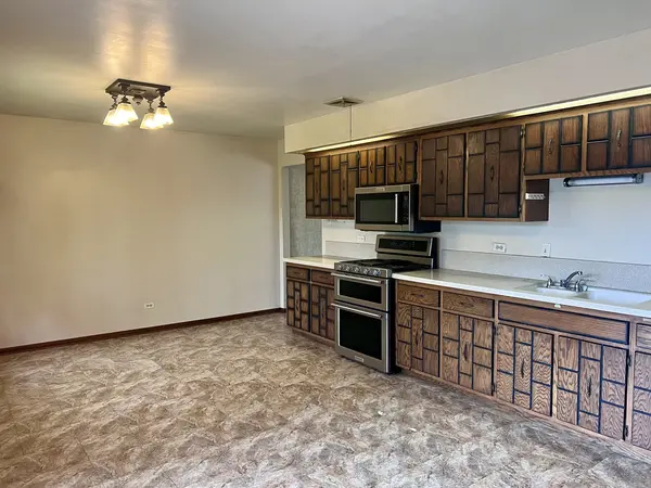 15035 Naughton DR, South Holland, IL 60473