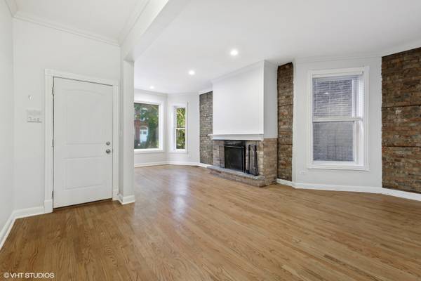 862 W Newport AVE #1, Chicago, IL 60657