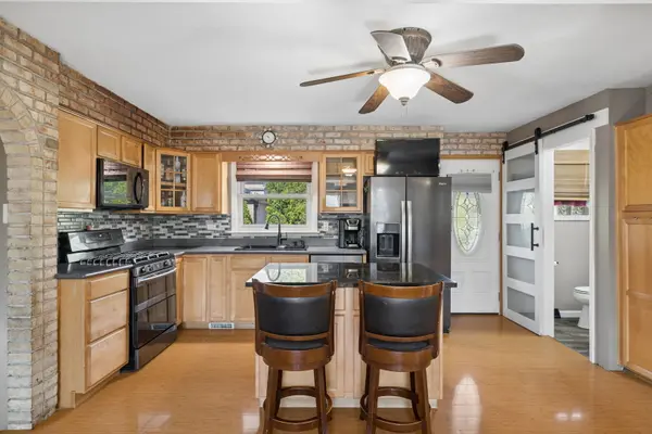 9019 W 92nd PL, Hickory Hills, IL 60457