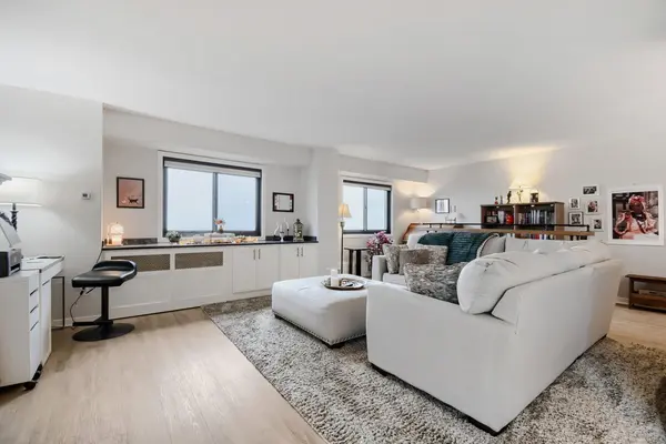 400 Groveland AVE #2313, Minneapolis, MN 55403