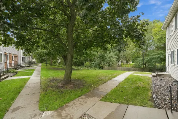 1496 Goodwin AVE N, Oakdale, MN 55128