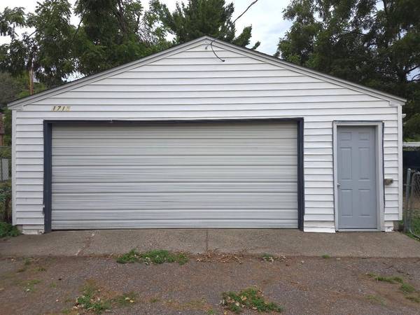 1715 Race ST, Saint Paul, MN 55116