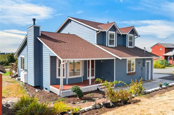 1099 Koenig LN, Coupeville, WA 98239