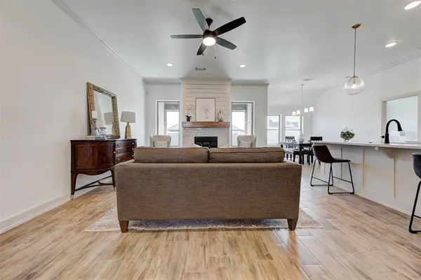 6100 Kinnick DR, Edmond, OK 73034