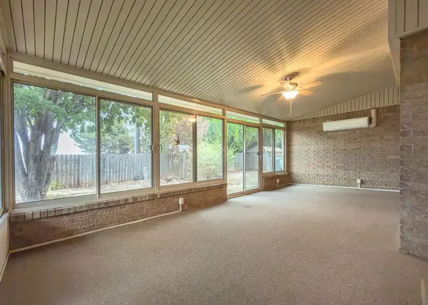 1109 Sherwood RD, Clinton, OK 73601