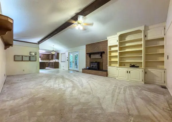 1109 Sherwood RD, Clinton, OK 73601