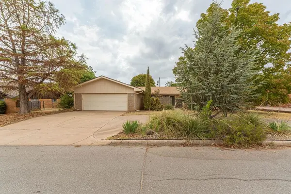 1109 Sherwood RD, Clinton, OK 73601