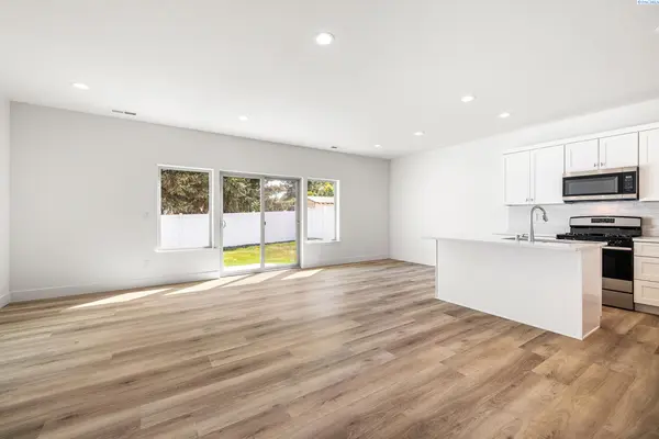 1141 S Underwood Pl, Kennewick, WA 99337