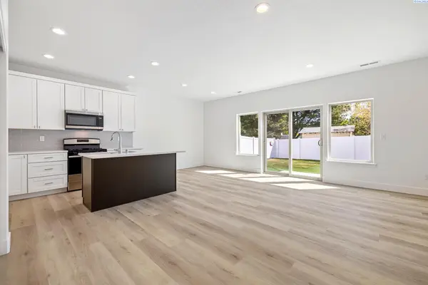 1163 S Underwood Pl, Kennewick, WA 99337