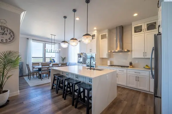 7060 Ithaca Street, West Richland, WA 99353